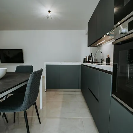 Brand New Located In By Sf Homes Apartment *