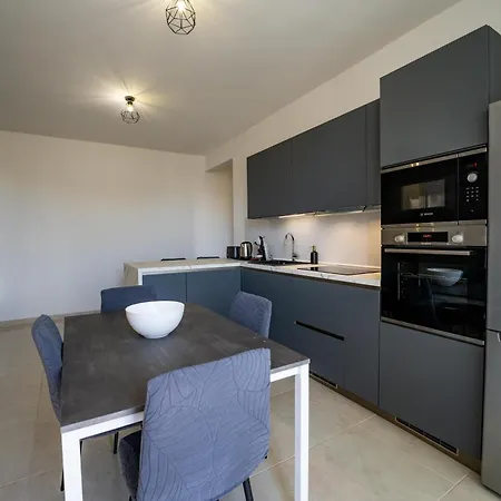 Brand New Located In By Sf Homes Apartment *